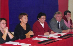 Véro (responsable Aéro) Chantal (secrétaire) Marie-Claude (Présidente) J-J Petit (Président Omnisport) Liliane (Trésorière)