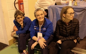 Attente du palmarès pour Estelle et Magali (entraîneurs) et Vanessa (juge)